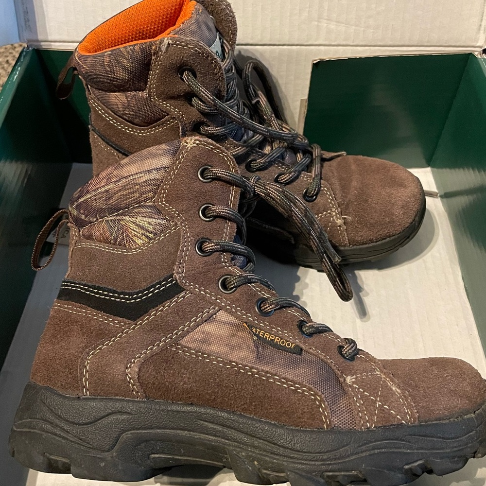 Boys Size 2 waterproof hiking boots